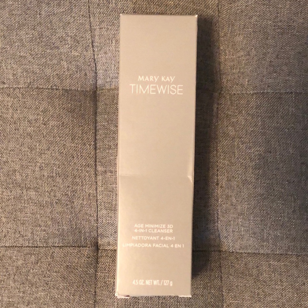 Mary Kay Timewise age minimizer 4-in-1 Cleanser (Normal to Dry skin)